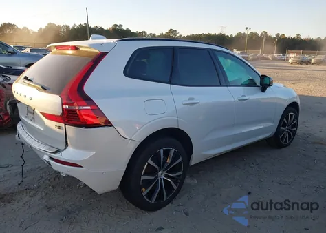 2024 Volvo Xc60 B5 Ultimate Dark Theme z USA, uszkodzony, nr VIN YV4L12RMXR1792108